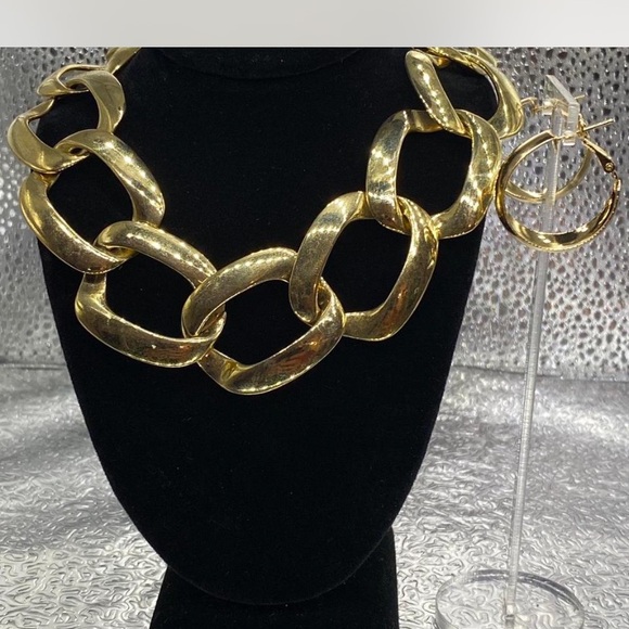 Gold ChunKeee Chain Link Necklace and Hoop Earrings Set - Picture 1 of 7